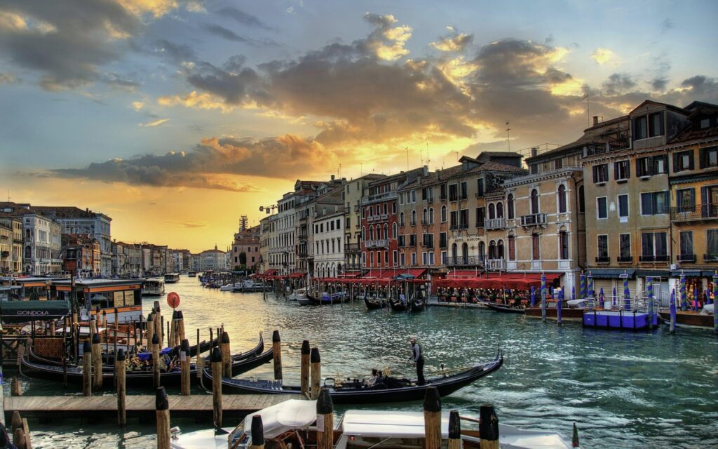 Venice Italy Wallpapers Download 2K For Desk 4K and Mobile