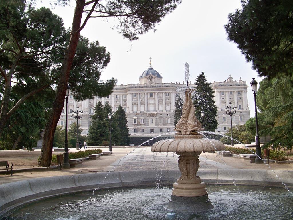 An American in Spain, part Palaces and parks in Madrid