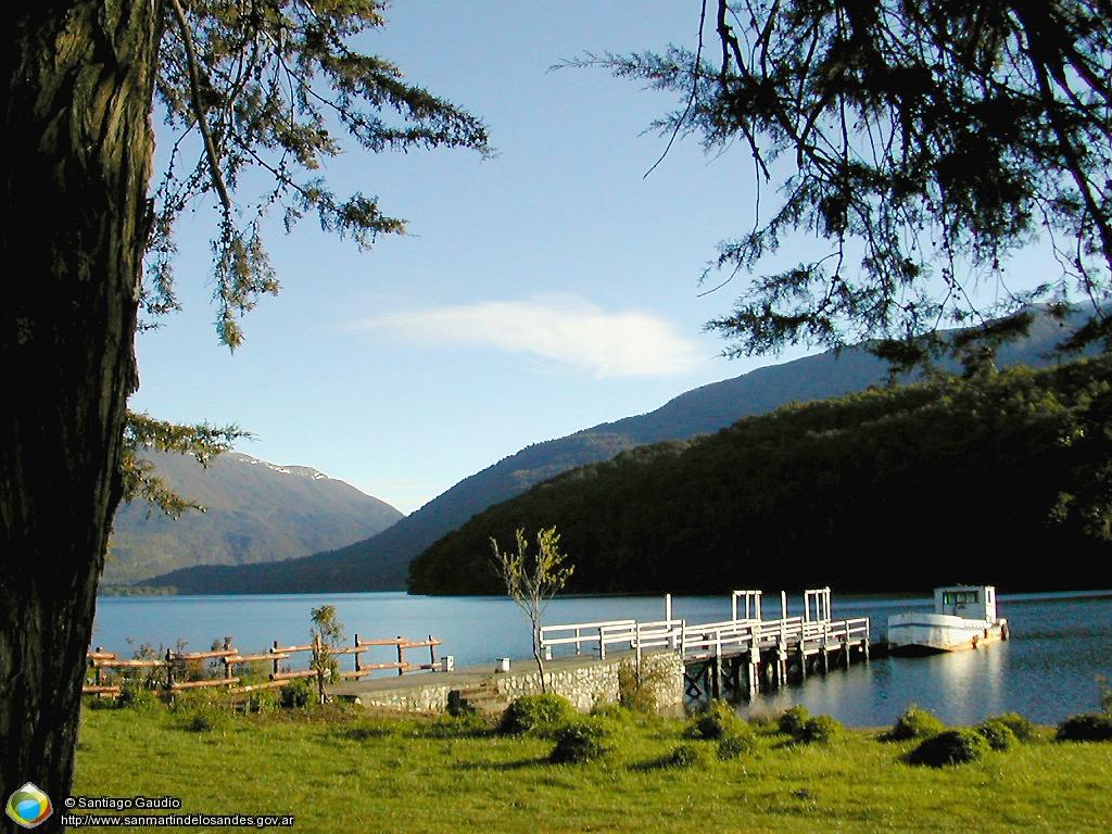 Muelle del lago Nonthué