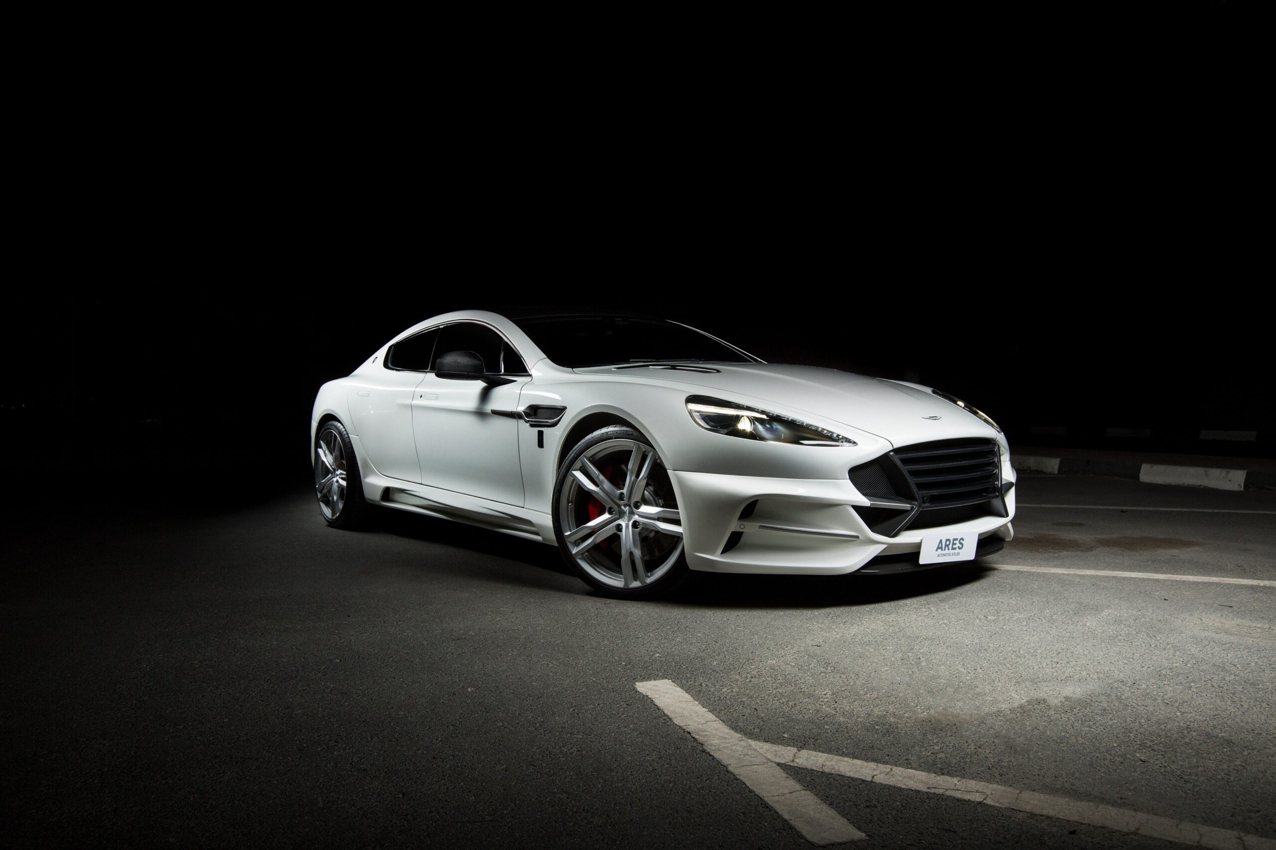 Free wallpapers and screensavers for aston martin rapide