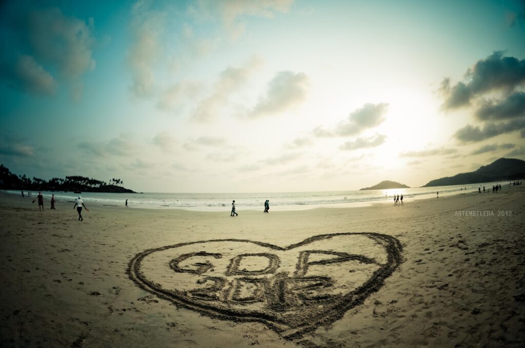 Drawing on the sand in Goa wallpapers and Wallpaper