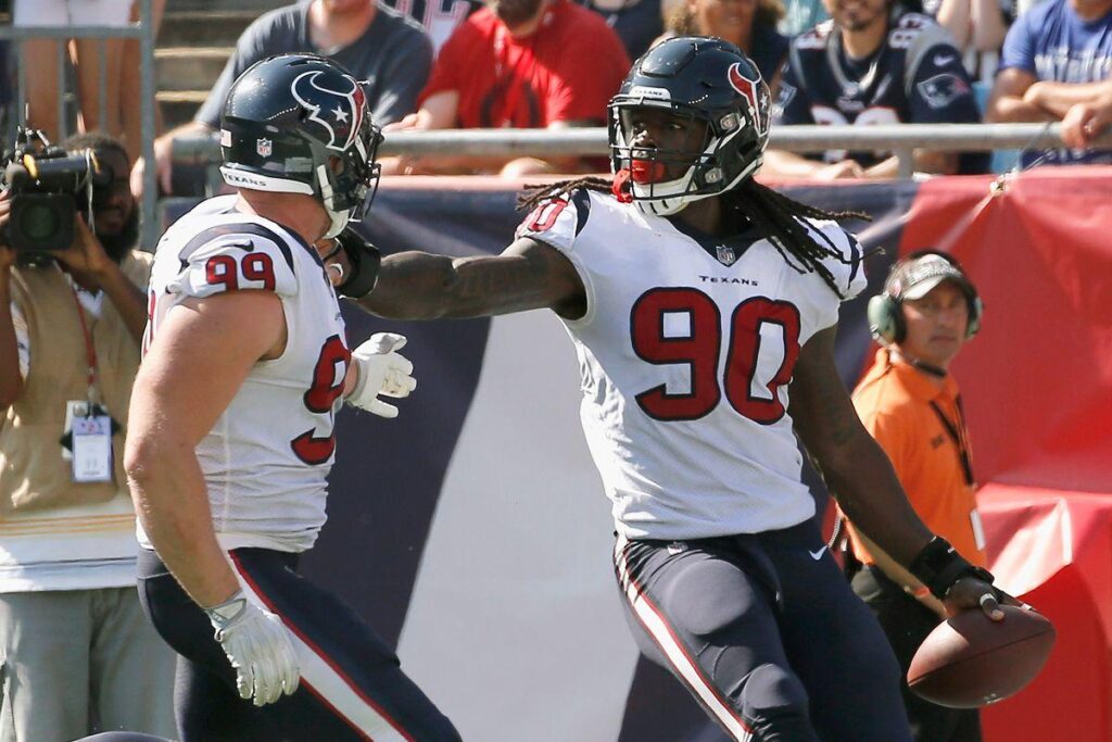 Clowney shows out again to highlight South Carolina’s NFL alums