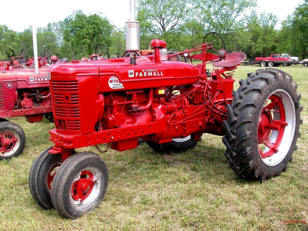 Vintage Farmall Tractor Field Scene Wallpapers Border