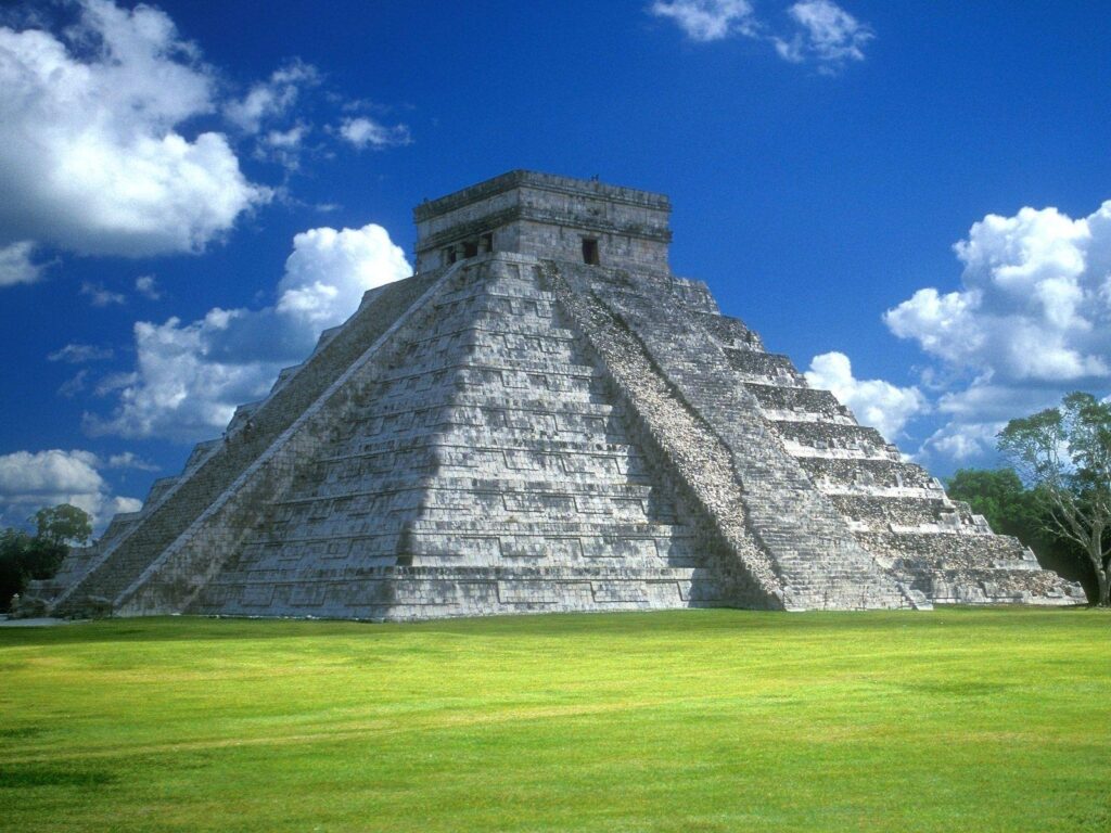 Chichen itza in mexico 2K photo