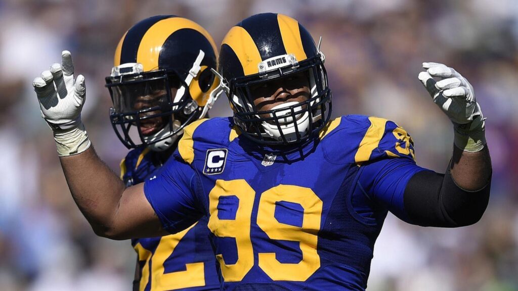 Aaron Donald posts a video of him SHREDDED on IG; Sending a message