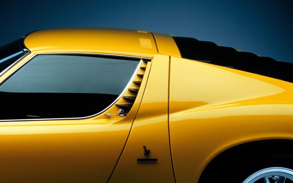 Beautiful Classic Lamborghini Supercars Wallpapers