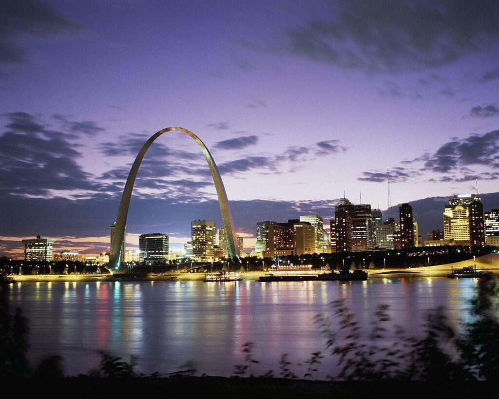 St Louis Desk 4K Wallpapers Free Wallpaper