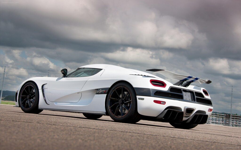 Koenigsegg CCR Wallpapers 2K Photos, Wallpapers and other Wallpaper