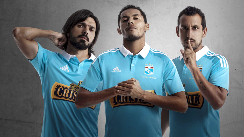 El club Sporting Cristal presentó su nueva camiseta oficial con el