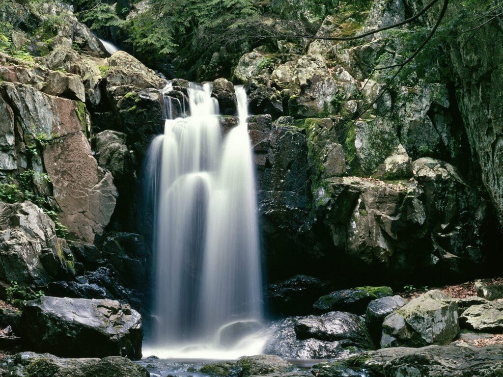 Nature Doyle River Falls, Shenandoah National Park, Virginia