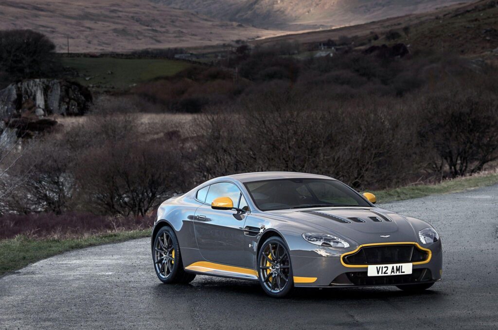 Aston Martin V Vantage S iPhone Wallpapers