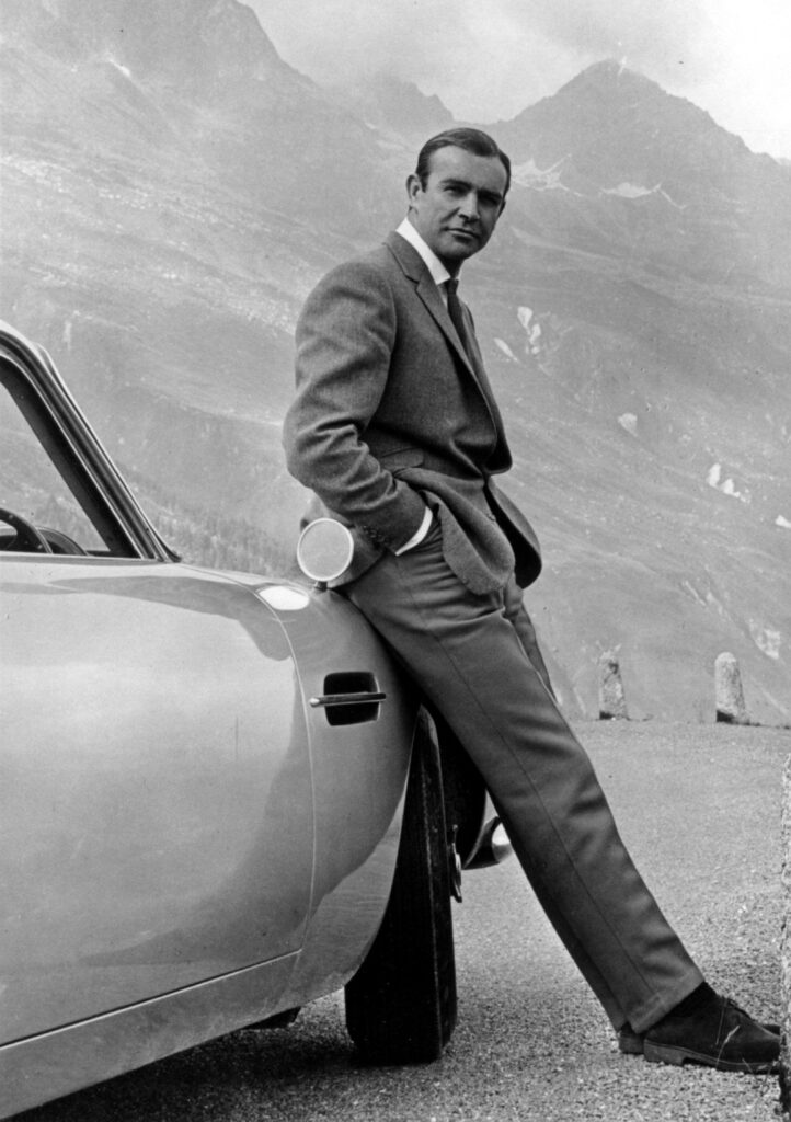 PHOTO Actor Sean Connery poses as James Bond next to his Aston