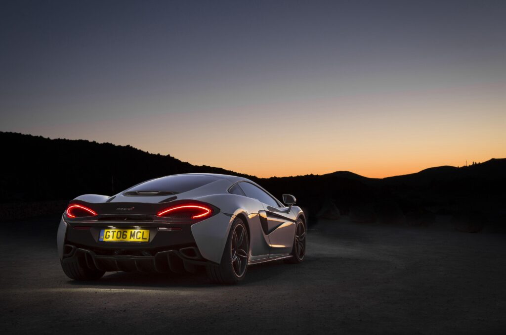Picture McLaren GT Night Back view automobile