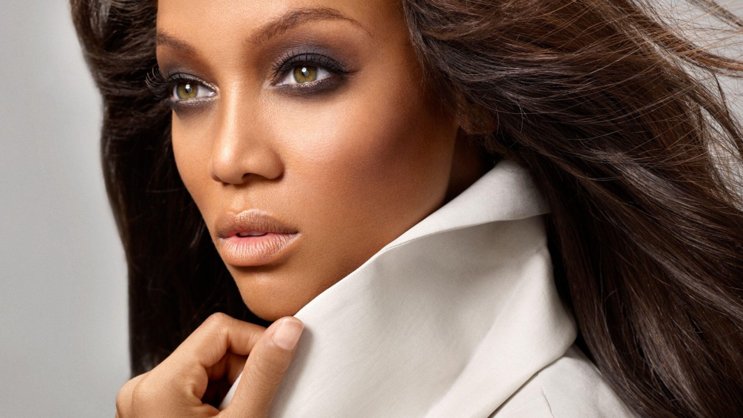 Download Wallpapers Tyra banks, Model, Face, Brunette