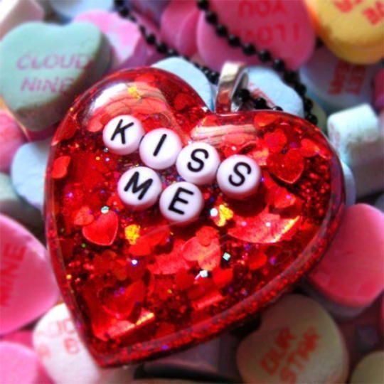 Happy Kiss Day 2K wallpapers Greetings Word Free Download