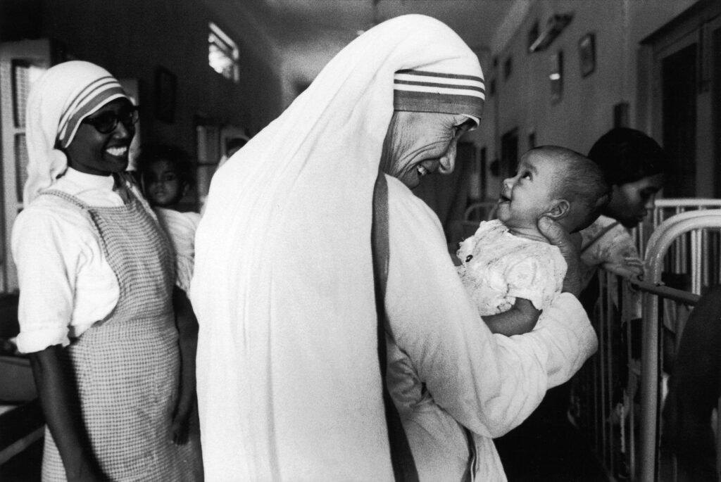 Mother Teresa Photos Wallpaper Show the Power of Her Work