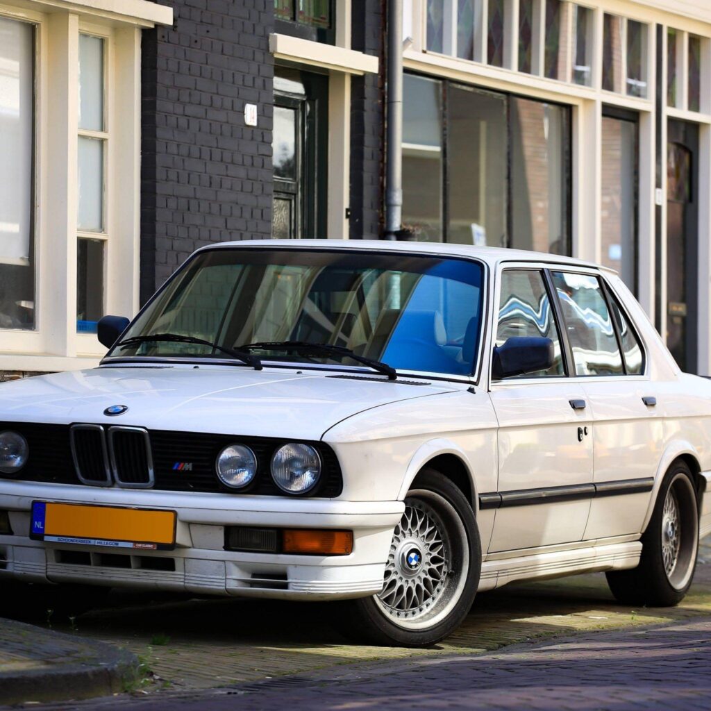 Bmw m e sedans retro cars k window backgrounds and wallpapers