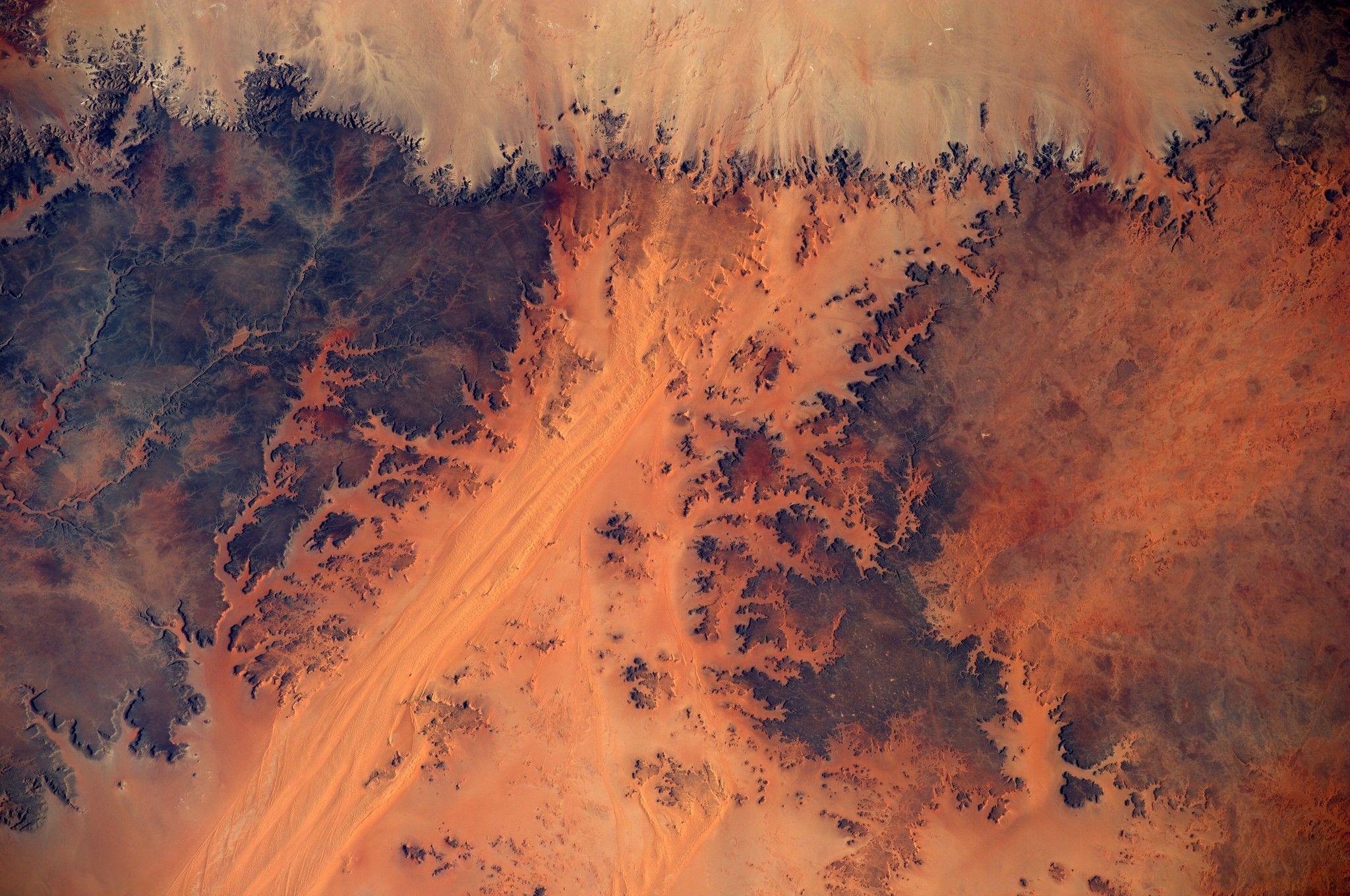 Planet, Mars Wallpapers 2K | Desk 4K and Mobile Backgrounds