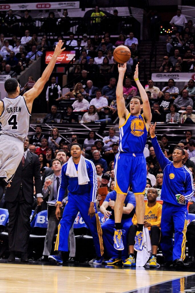 Klay Thompson Dominates In First Half, Warriors Beat Spurs In Game
