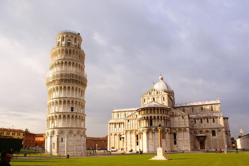 Visitor For Travel Amazing Leaning Tower of Pisa, Italy 2K Wallpapers