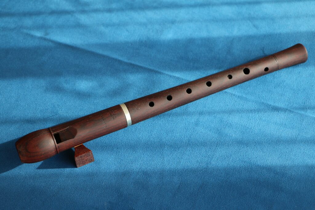 Brown flute free Wallpaper