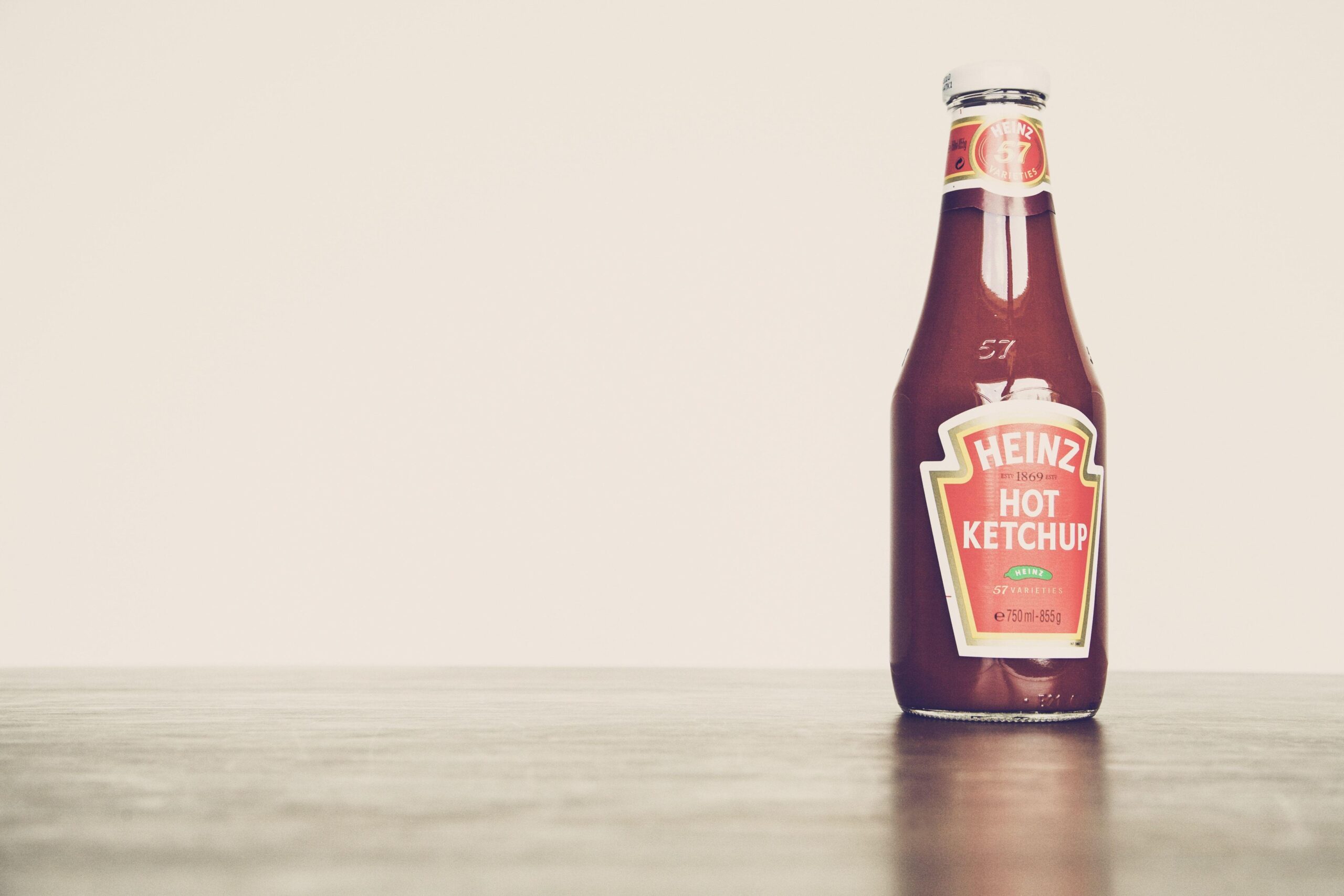 Heinz hot ketchup bottle free Wallpaper