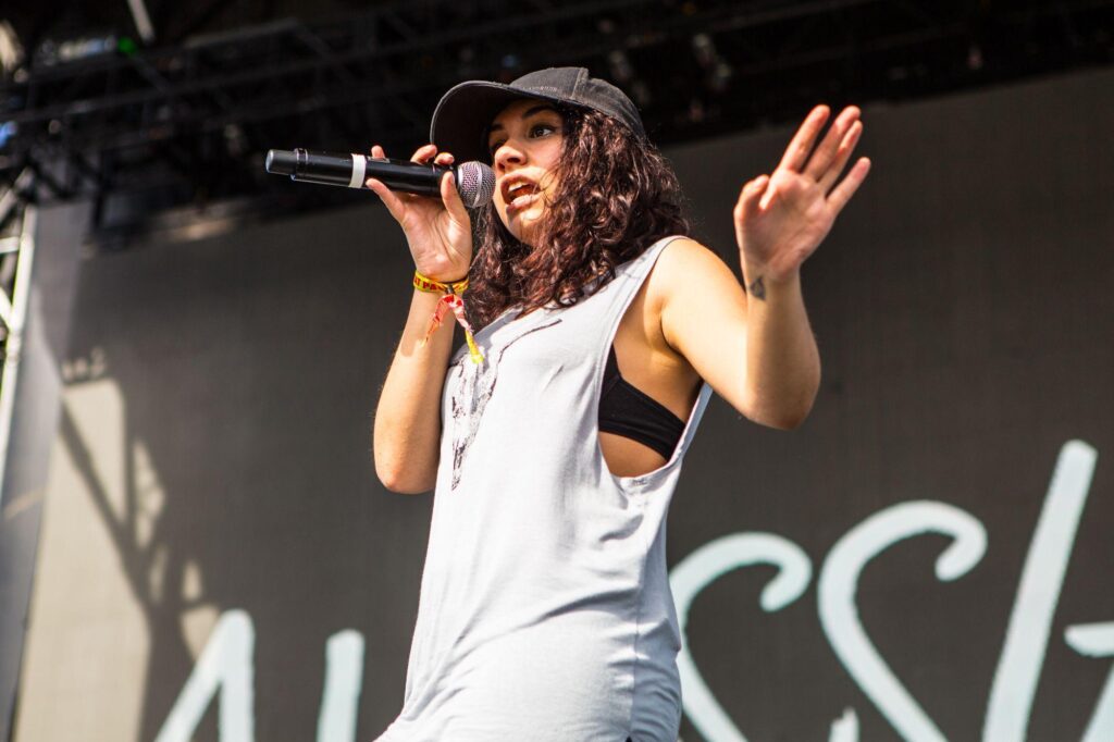 Awesome Alessia Cara Wallpapers