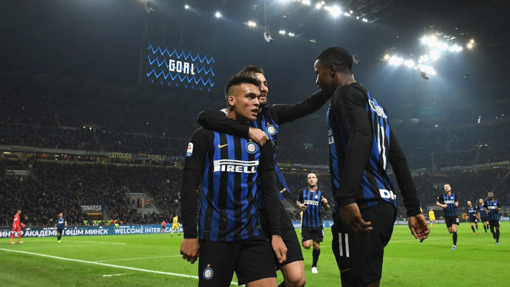 Inter players celebrate Lautaro Martínez’ goal in their