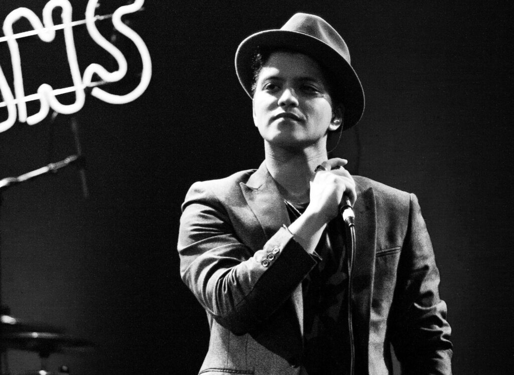 Bruno Mars on Tour 2K Wallpapers