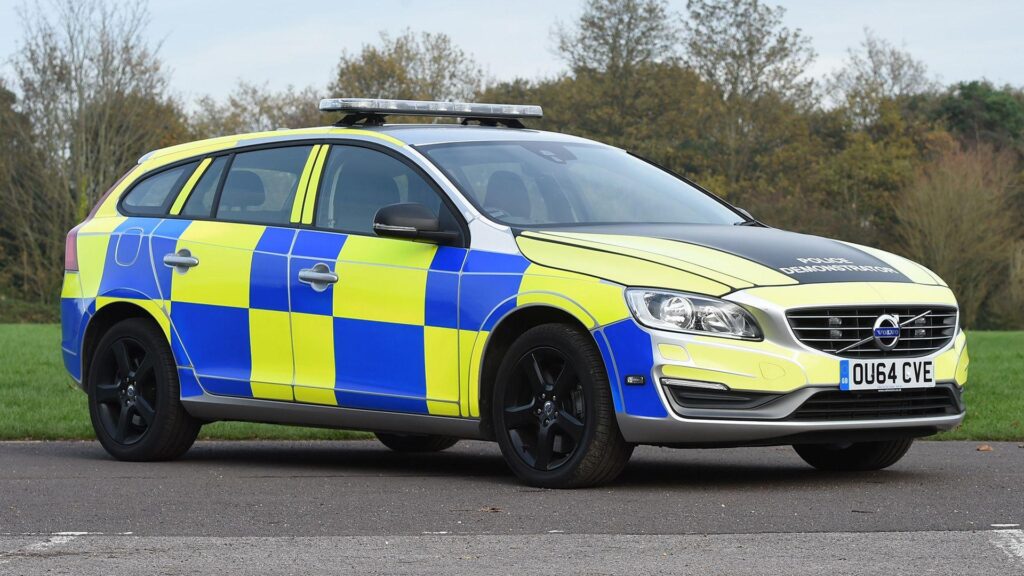 Volvo V Police 2K Wallpapers and Backgrounds Wallpaper