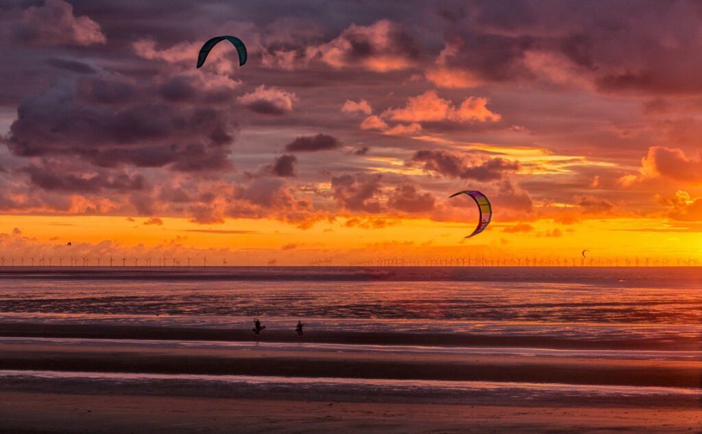 Beach sunset kite surfers new brighton 2K wallpapers