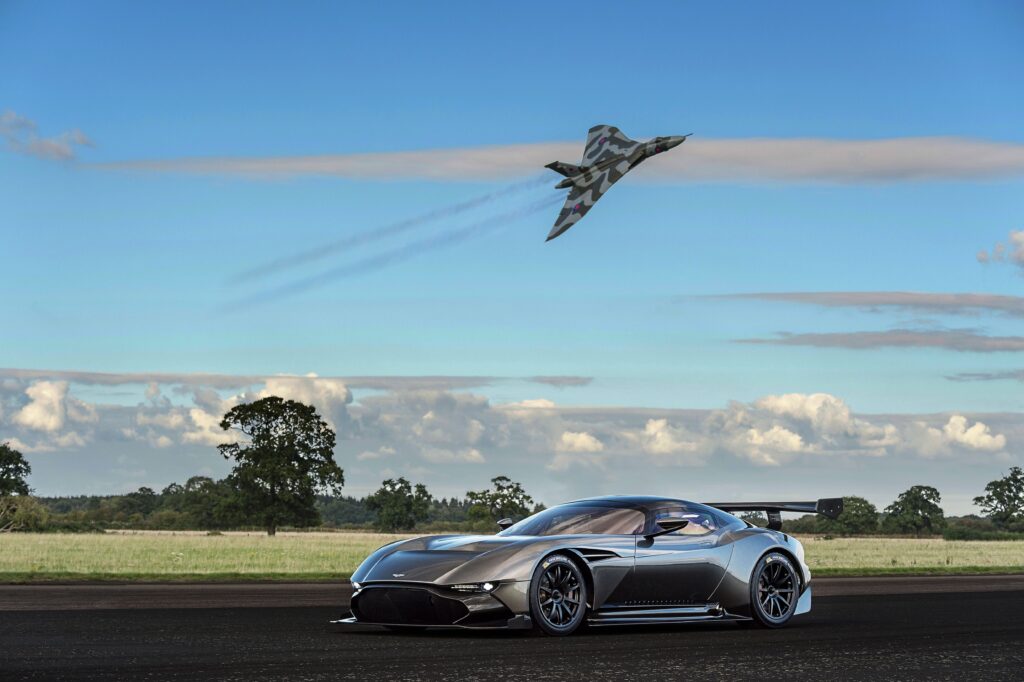 Your Ridiculously Awesome Aston Martin Vulcan Wallpapers Is Here