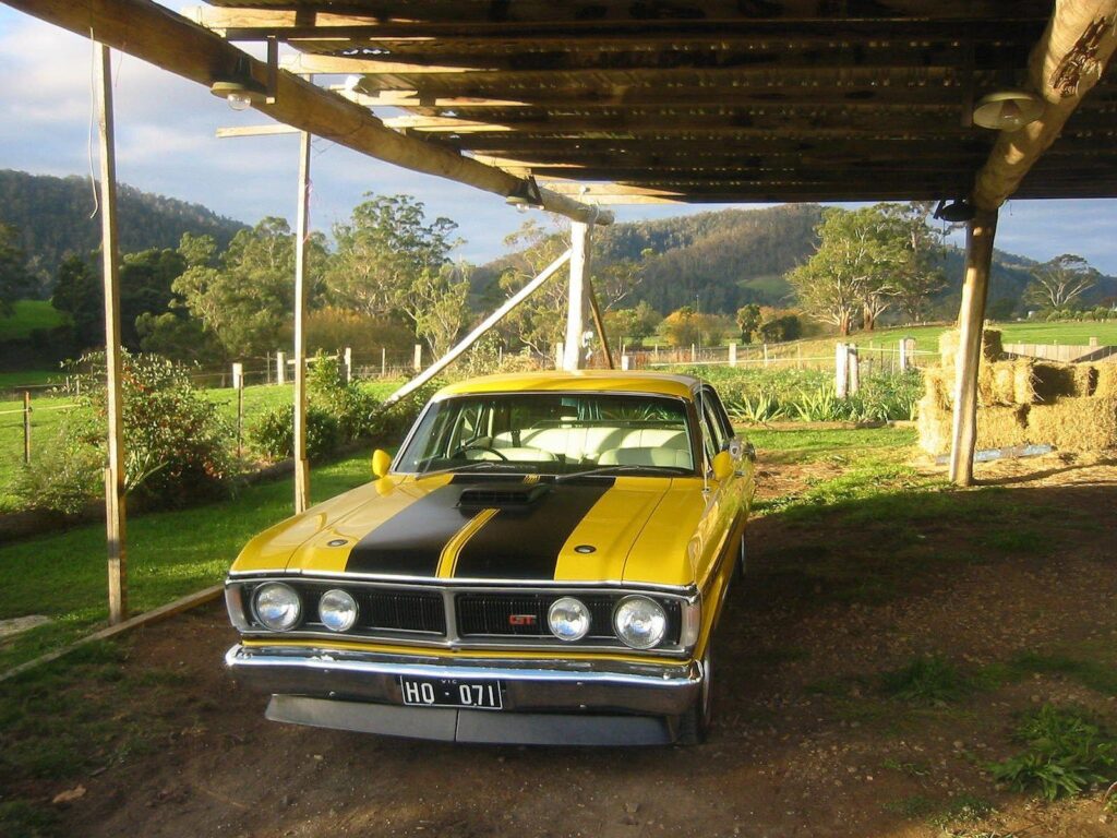 Beautiful pictures of ford xy falcon gt