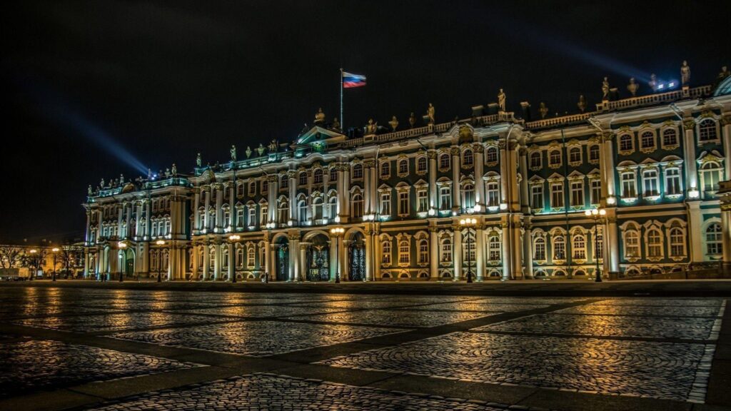 Palace in St Petersburg under the Russian flag wallpapers and