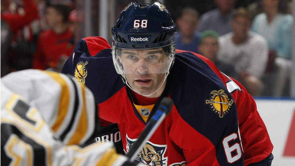 Panthers retain Jaromir Jagr with one