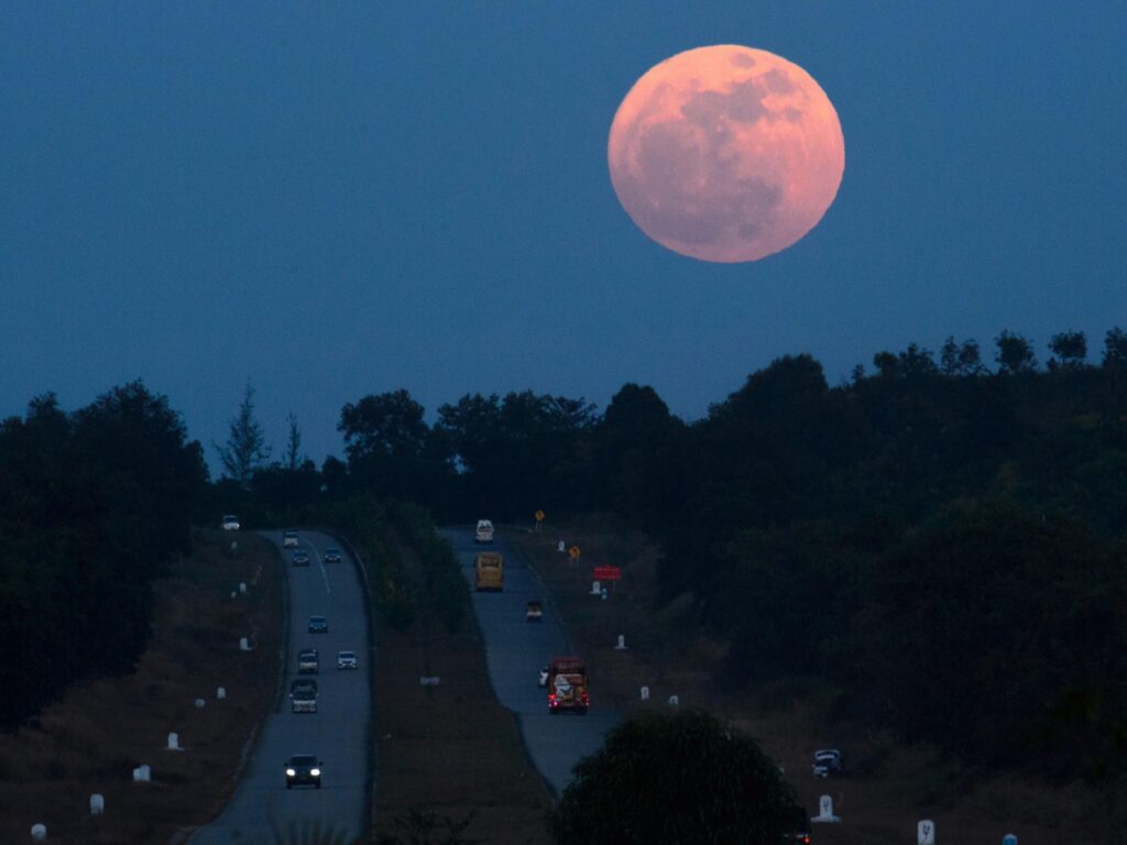 Super blue blood moon End of January to see stunning collision of