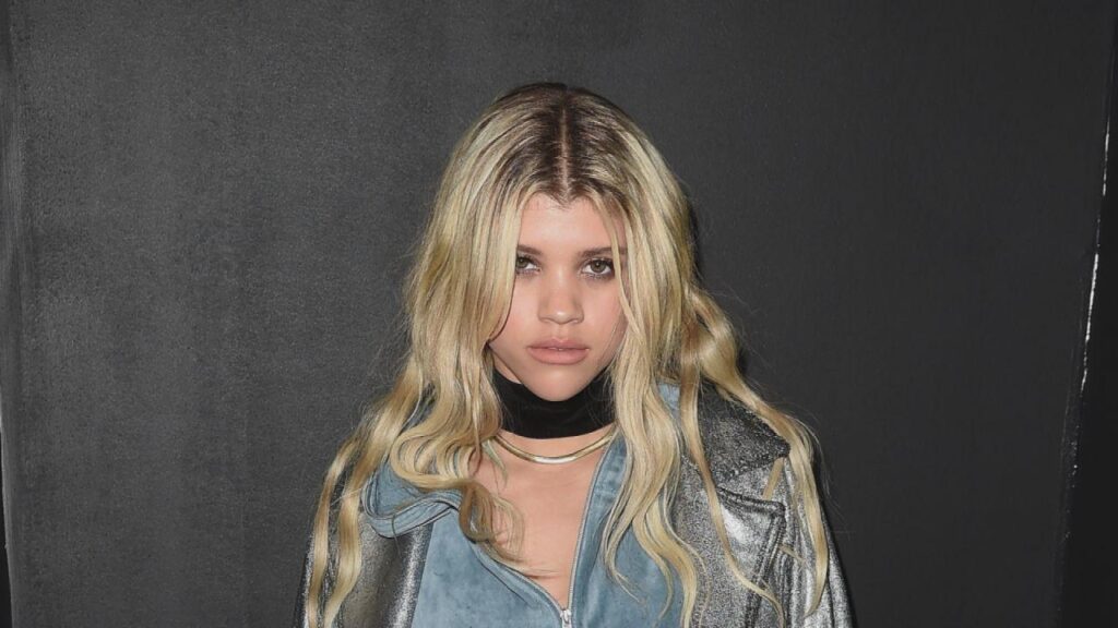 Sofia Richie Continues to Share Personal Pics as Justin Bieber