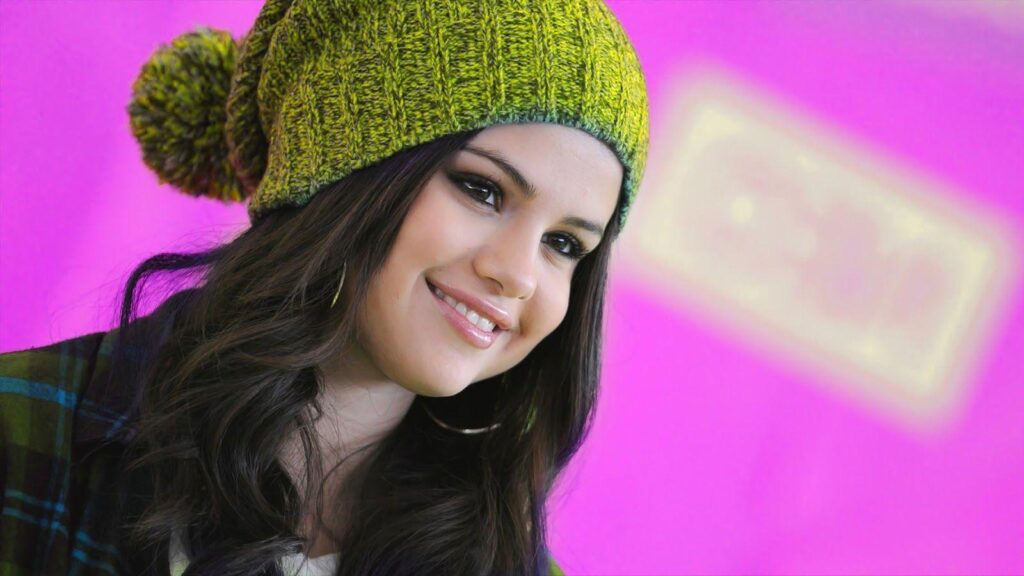 Cute Smile Selena Gomez Wallpapers