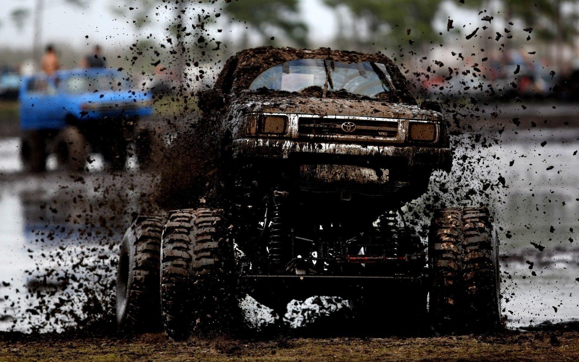 Toyota SUV covered in mud wallpapers and Wallpaper