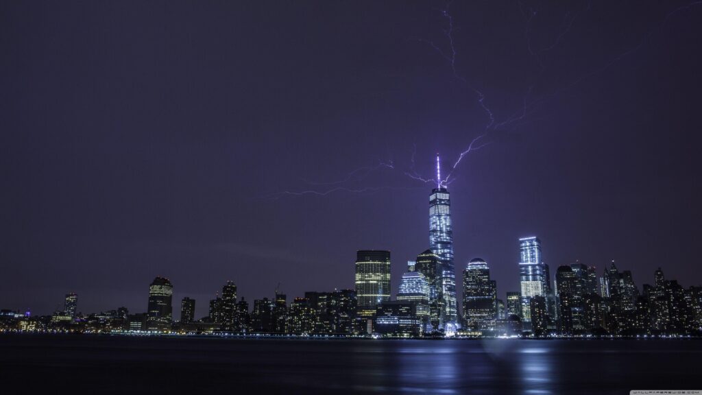Lightning strikes One World Trade Center ❤ K 2K Desk 4K Wallpapers
