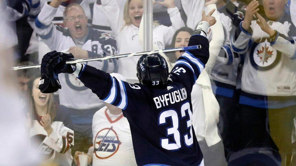 NBC Sports on Twitter Jets’ Dustin Byfuglien will be a thorn in