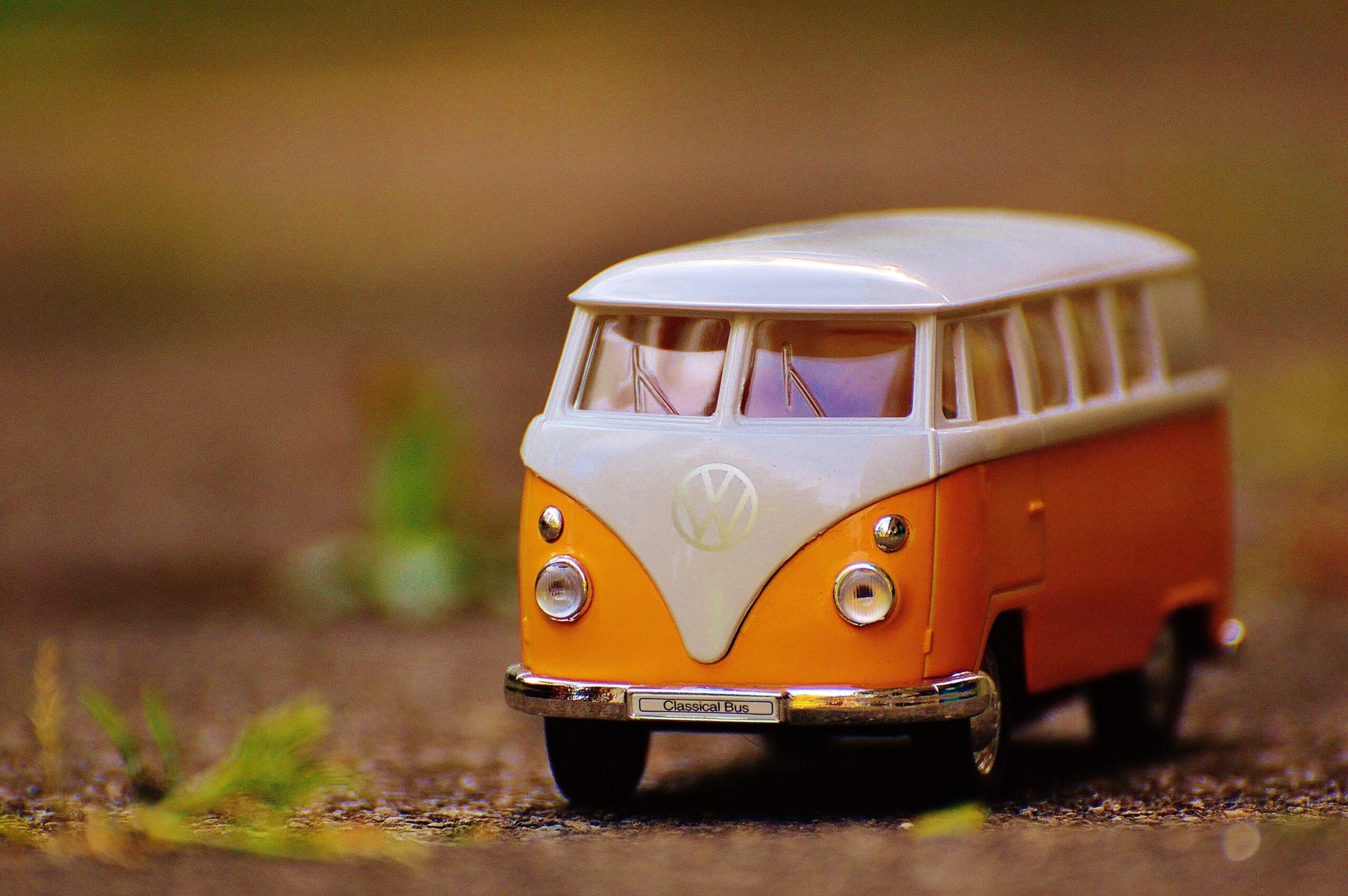Orange and white Volkswagen bus toy 2K wallpapers