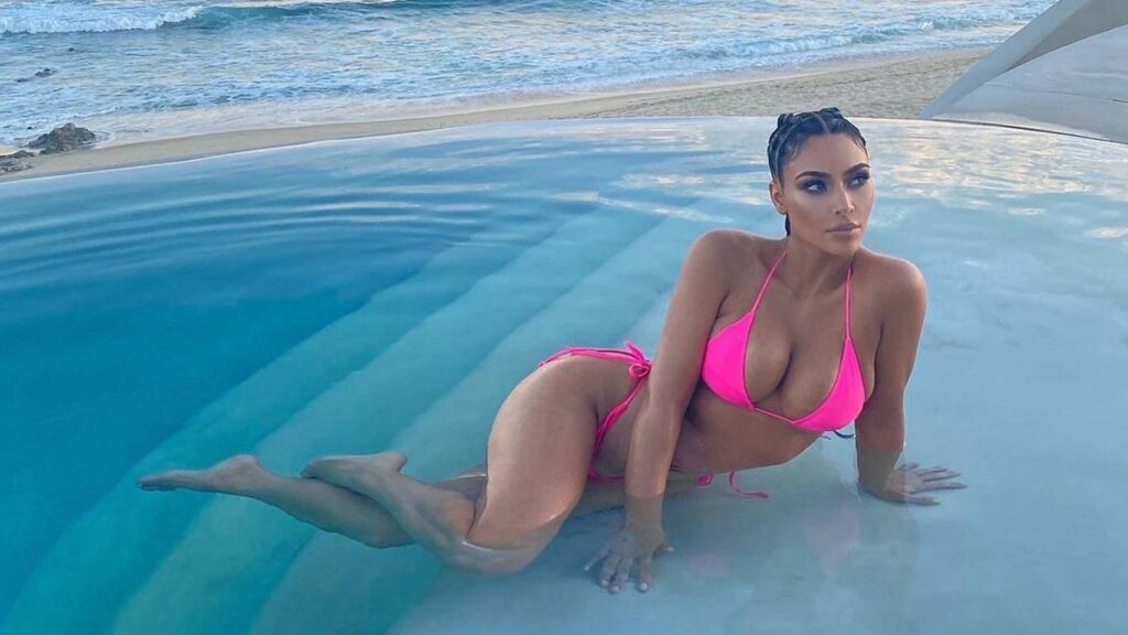 Kim Kardashian 2K Wallpapers