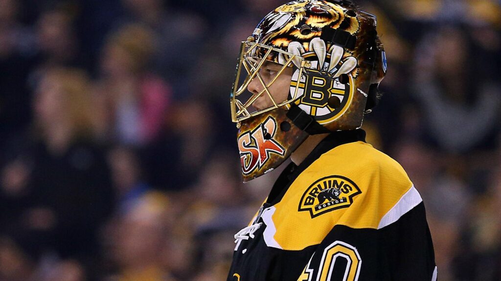 Bruins G Tuukka Rask leaves game after sustaining concussion on