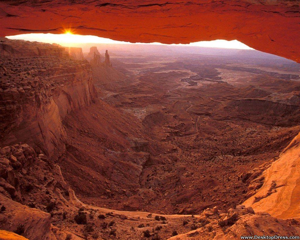 Desk 4K Wallpapers » Natural Backgrounds » Mesa Arch at Sunrise