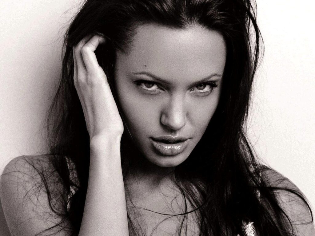 Angelina Jolie 2K Picture