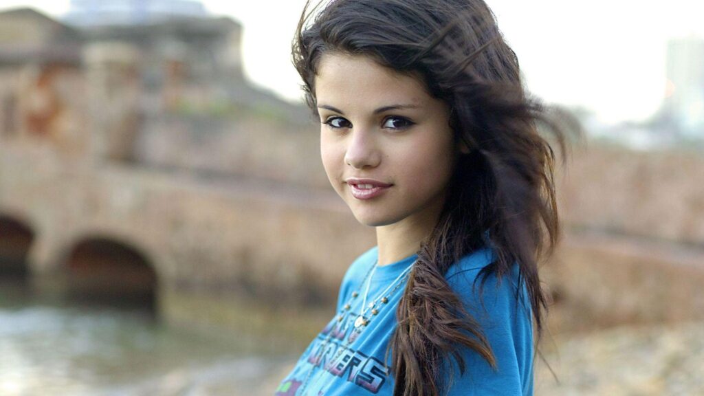 Selena Gomez Cool 2K Wallpapers Picture on ScreenCrot
