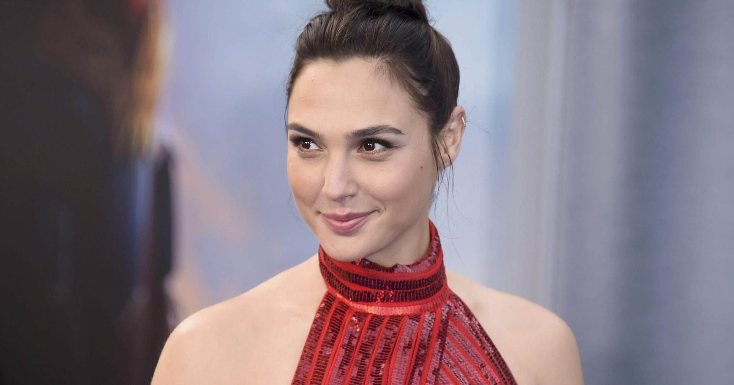 Gal Gadot trades ‘Wonder Woman’ costume for swimsuit during