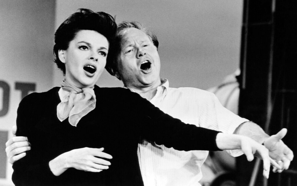 Judy Garland and Mickey Rooney wallpapers in Woman