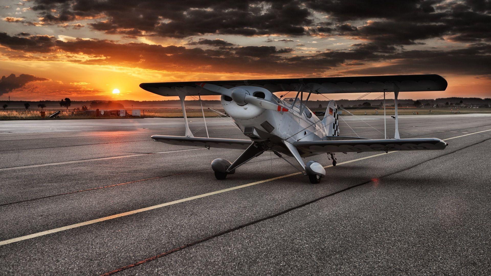 Small and beautiful small jet airplane wallpapers